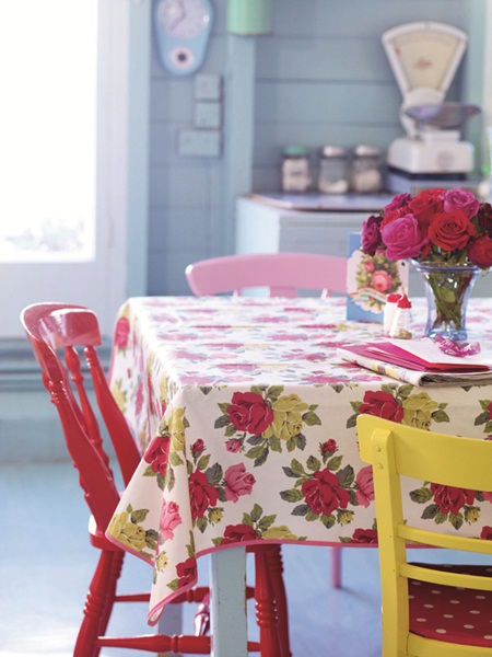 喜歡鄉村生活雜貨的人一定聽過Cath Kidston，其繽紛花